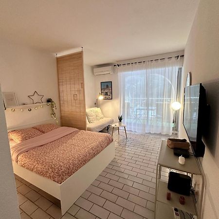 Studio Sur Le Port De Hyeres - A 2Min Des Plages, Clim & Balcon Exteriör bild