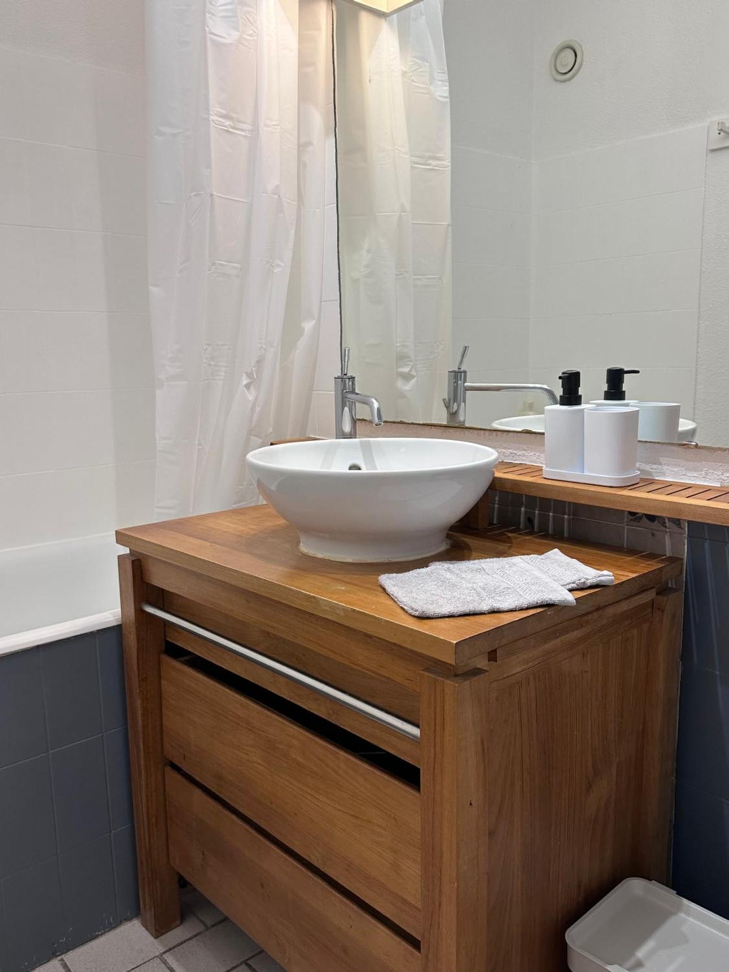 Studio Sur Le Port De Hyeres - A 2Min Des Plages, Clim & Balcon Exteriör bild