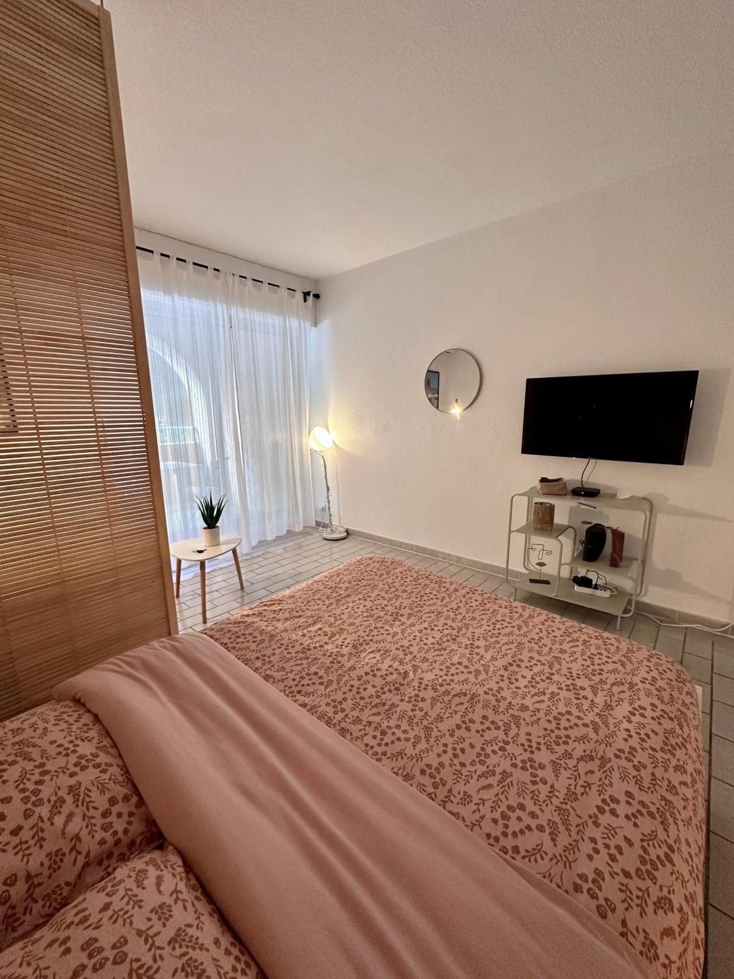 Studio Sur Le Port De Hyeres - A 2Min Des Plages, Clim & Balcon Exteriör bild