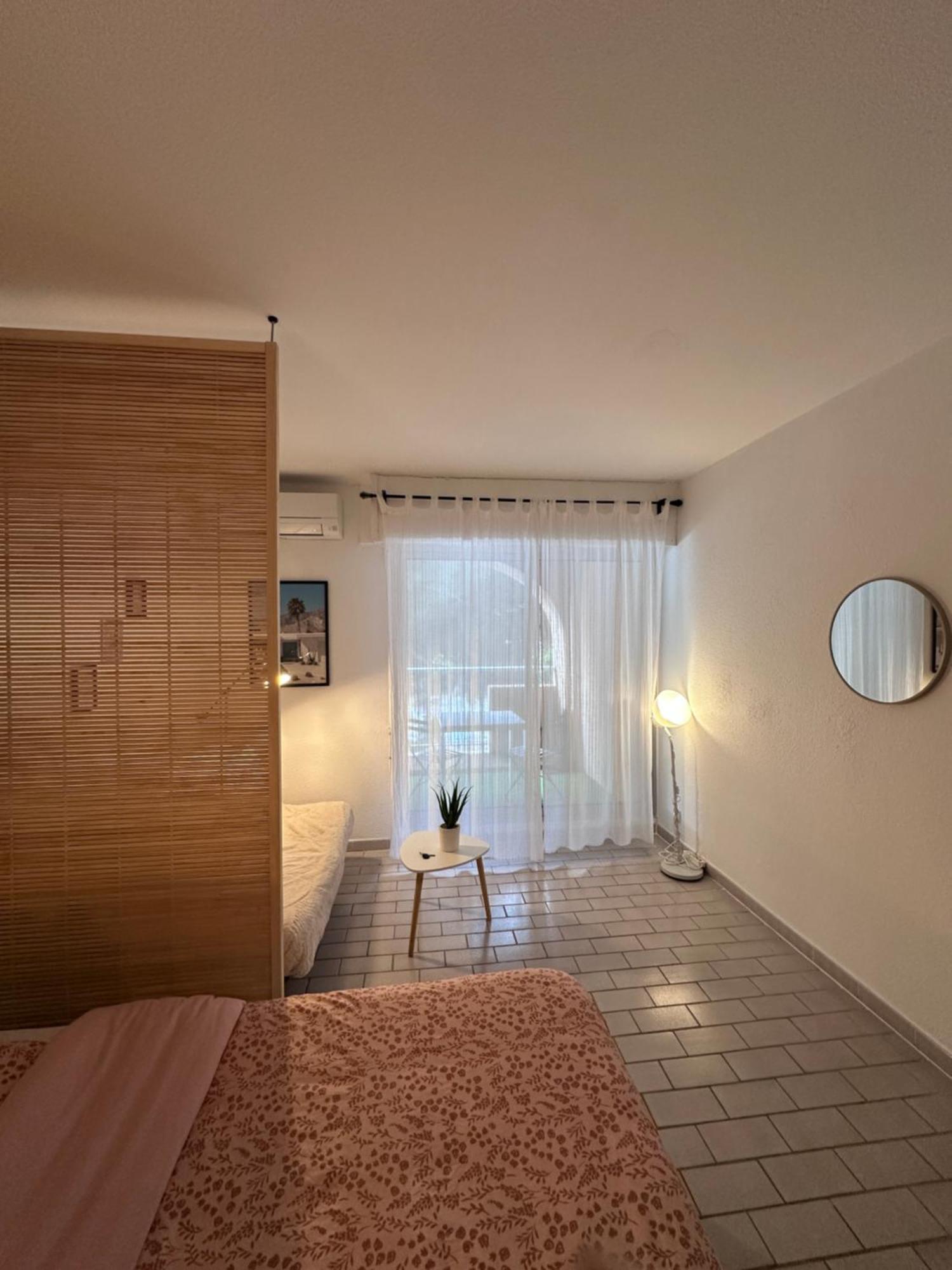 Studio Sur Le Port De Hyeres - A 2Min Des Plages, Clim & Balcon Exteriör bild
