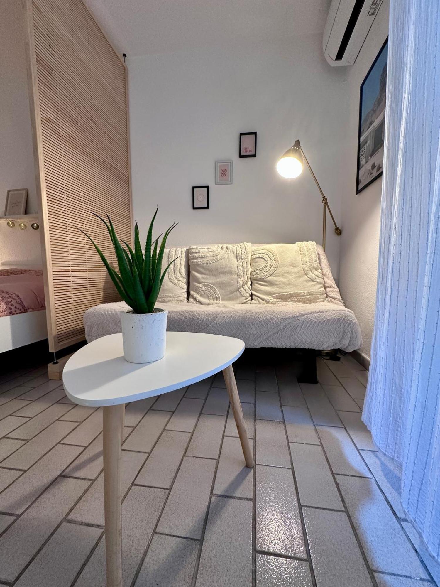 Studio Sur Le Port De Hyeres - A 2Min Des Plages, Clim & Balcon Exteriör bild