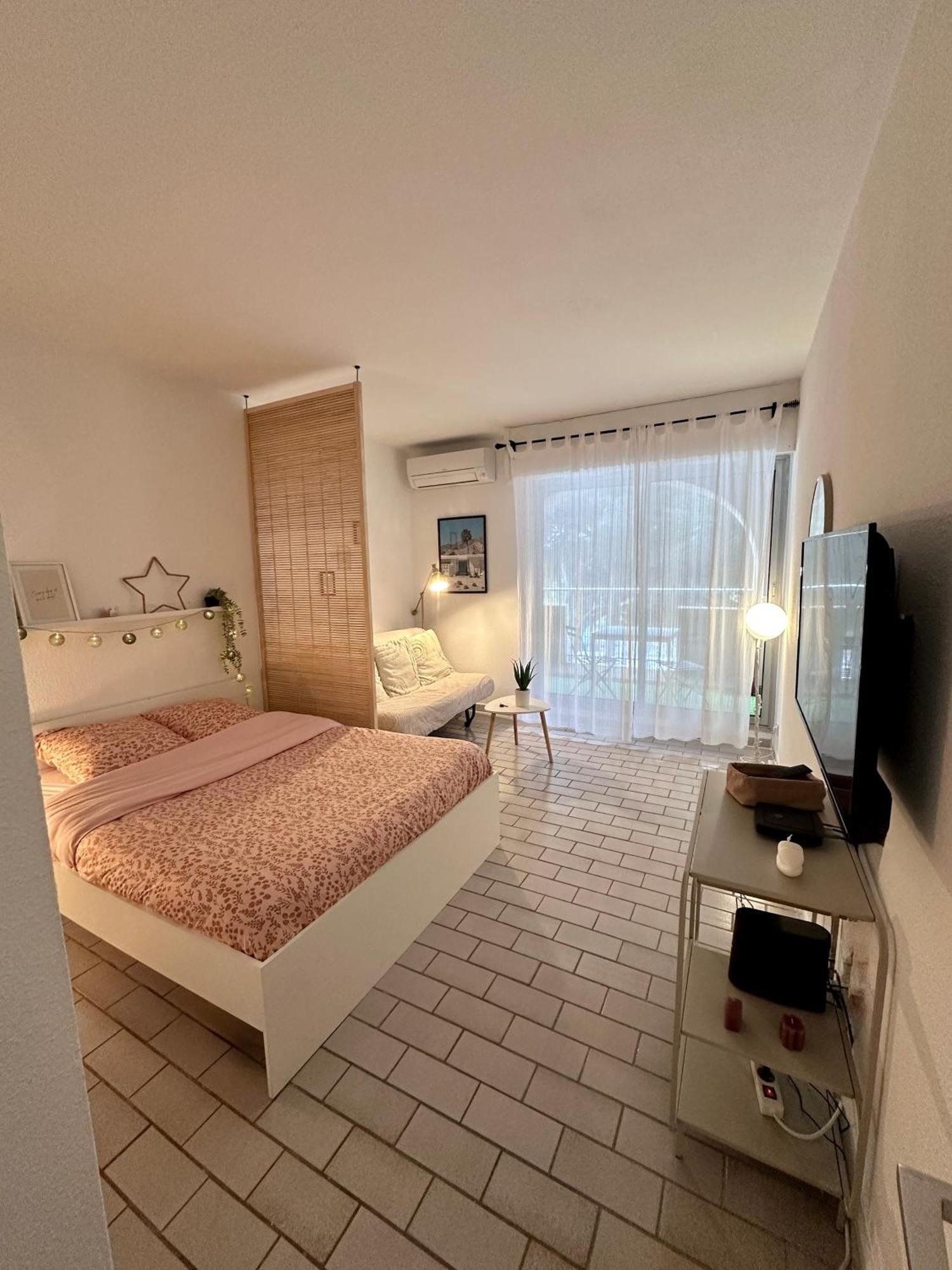 Studio Sur Le Port De Hyeres - A 2Min Des Plages, Clim & Balcon Exteriör bild