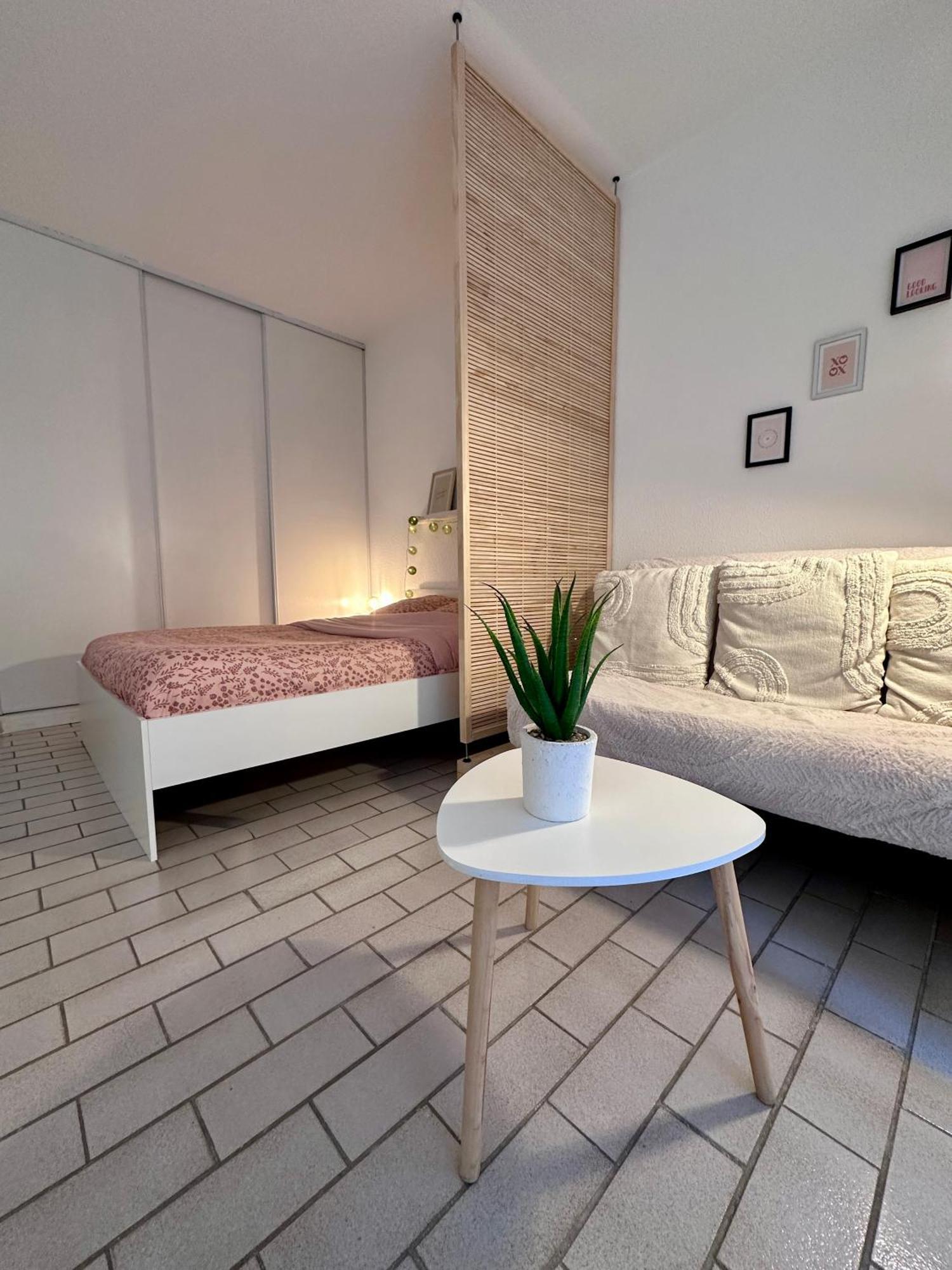 Studio Sur Le Port De Hyeres - A 2Min Des Plages, Clim & Balcon Exteriör bild